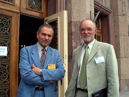 In front of the building of Academy of Sciences of Moldova:<br>
 Prof. Alexei Gvishiani, EDNES Vice-President (left), <br>
 Prof. Erik Peplow, Germany (right)